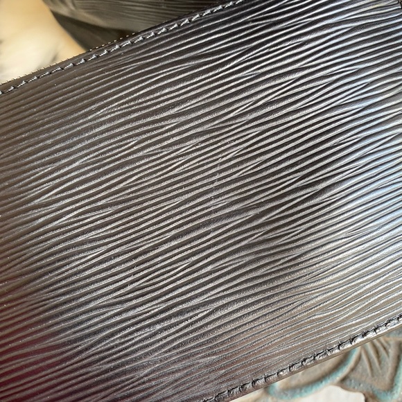 Authentic Louis Vuitton Sac DePaule GM - Picture 2 of 12